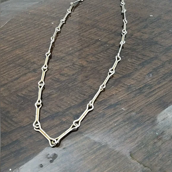 SE37 Elegant Silver Color Bone Shaped Chain Necklace - Picture 5 of 7